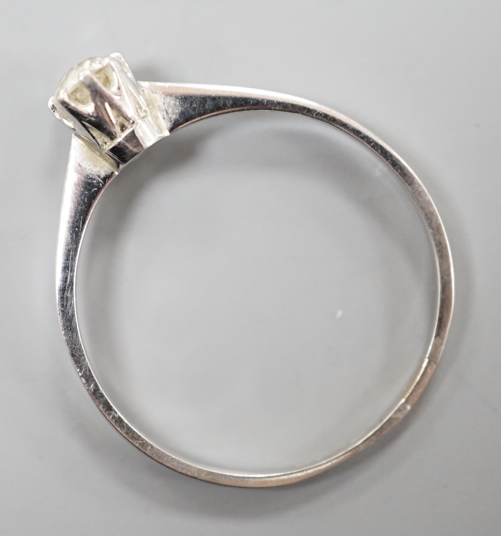 An 18ct and solitaire diamond ring, size U/V, gross weight 2.5 grams.